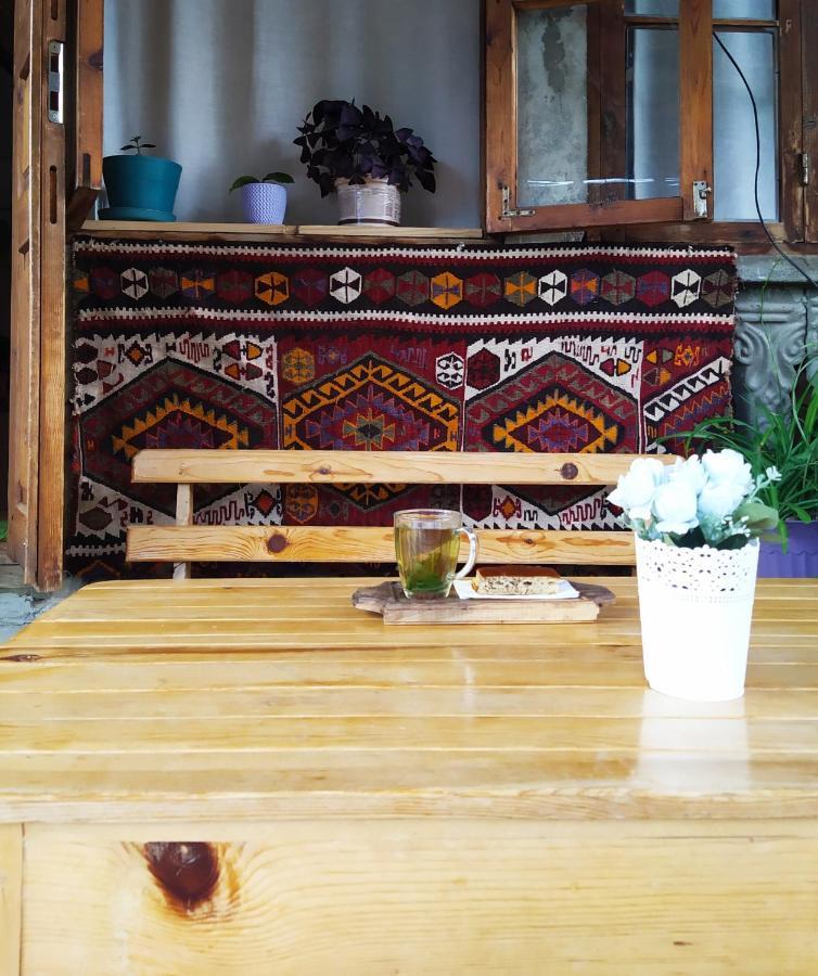 Ailama Guesthouse Mestia Bagian luar foto