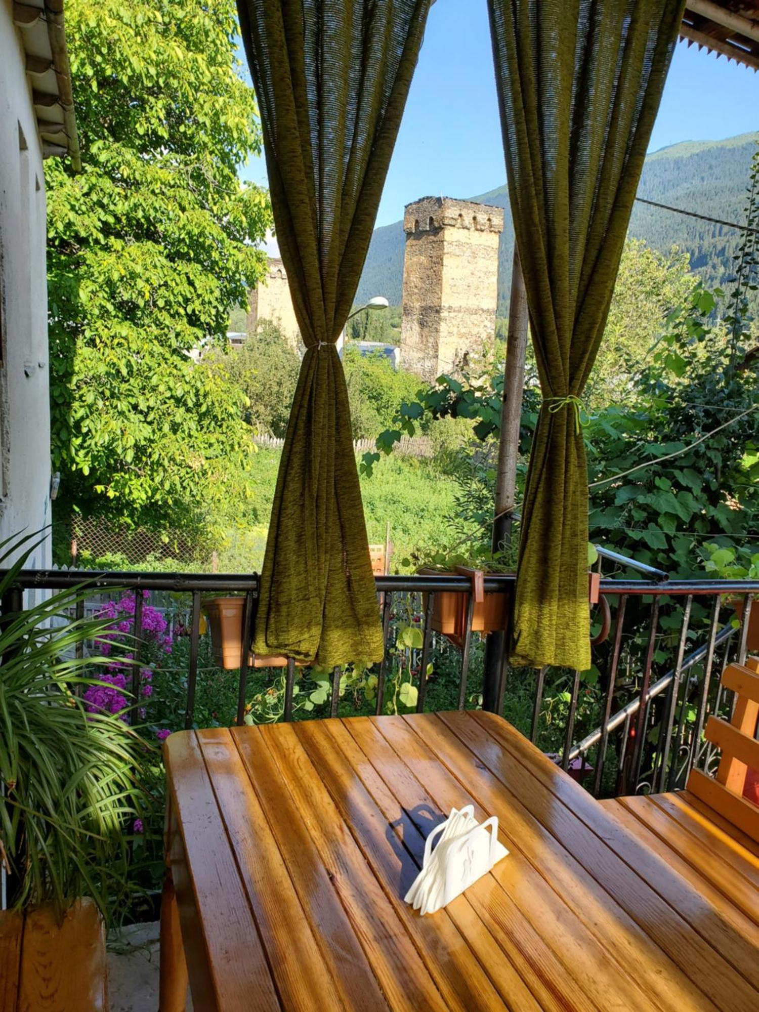 Ailama Guesthouse Mestia Bagian luar foto